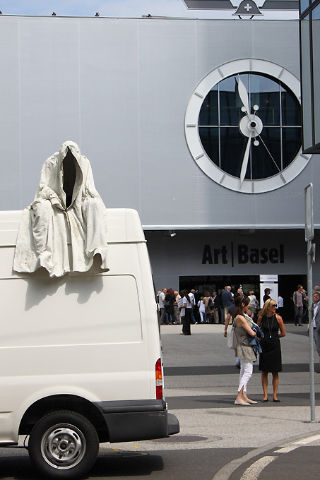 http://www.artpark.at/wp-content/uploads/2011/06/contemporary-artbasel-sculpture-ghost-car-manfred-kielnhofer.jpg